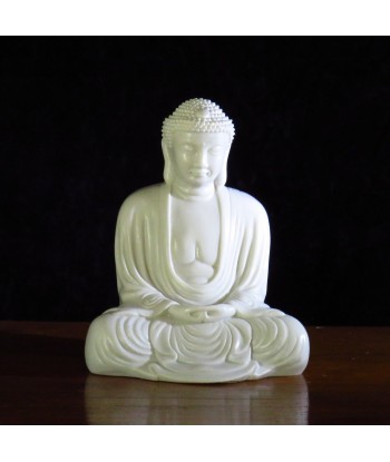 Bouddha de style classique en posture de méditation - marbre reconstitué blanc ou noir soldes